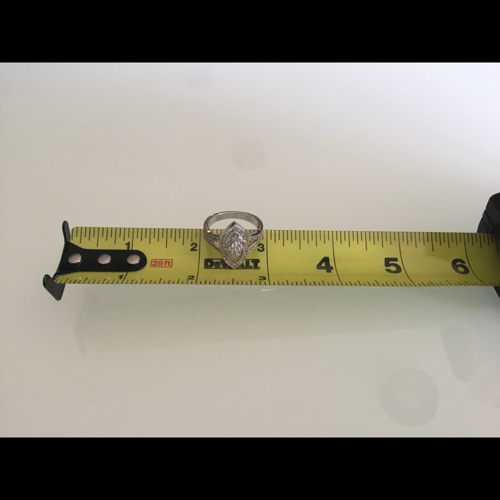 Gorgeous Ring Lots of Stones/Sparkle